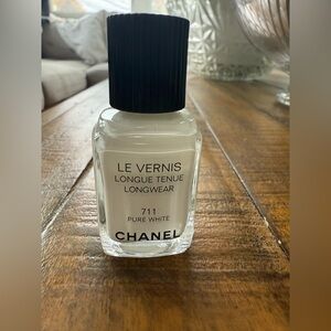 Chanel Le Vernis Pure White Nail Polish